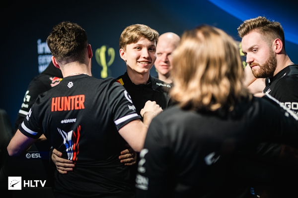 2023LDL第一阶段冠军杯赛总冠军：RYL 龙腾飞扬，搏志无双 恭喜RYL战队夺得2023LDL第一阶段冠军杯赛总冠军